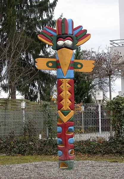 SCULPTURE TOTEM SPIELART